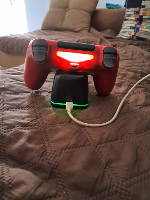 Base Carga PS4 + Mando Genérico Rojo
