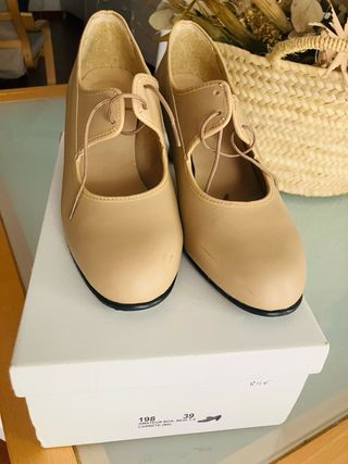 Zapato de flamenca profesional.