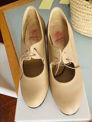 Zapato de flamenca profesional.