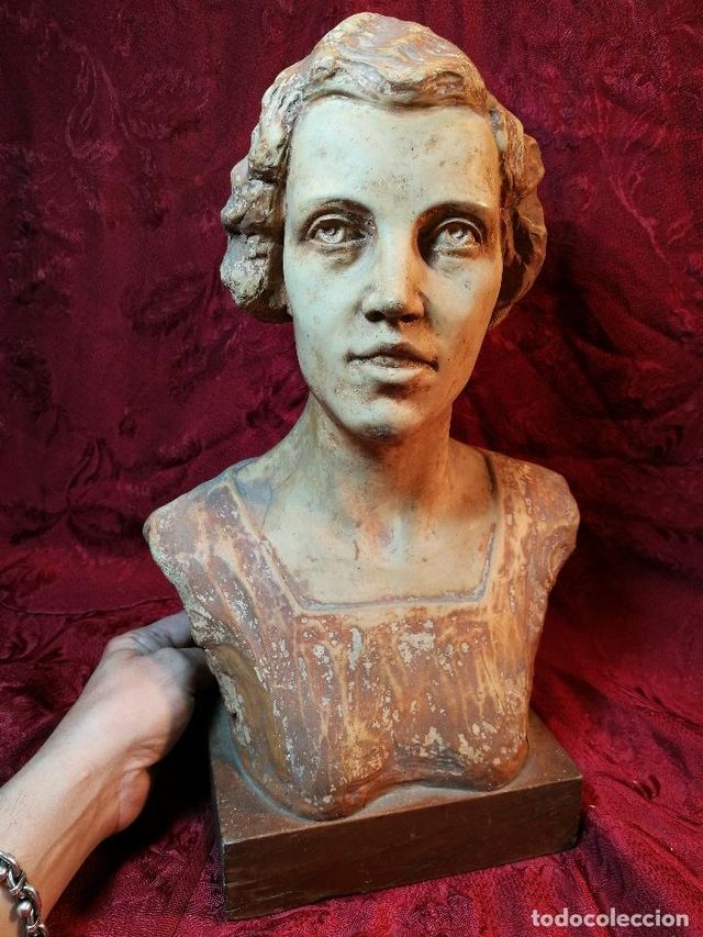 Scultura in terracotta di Julià Fàbregas