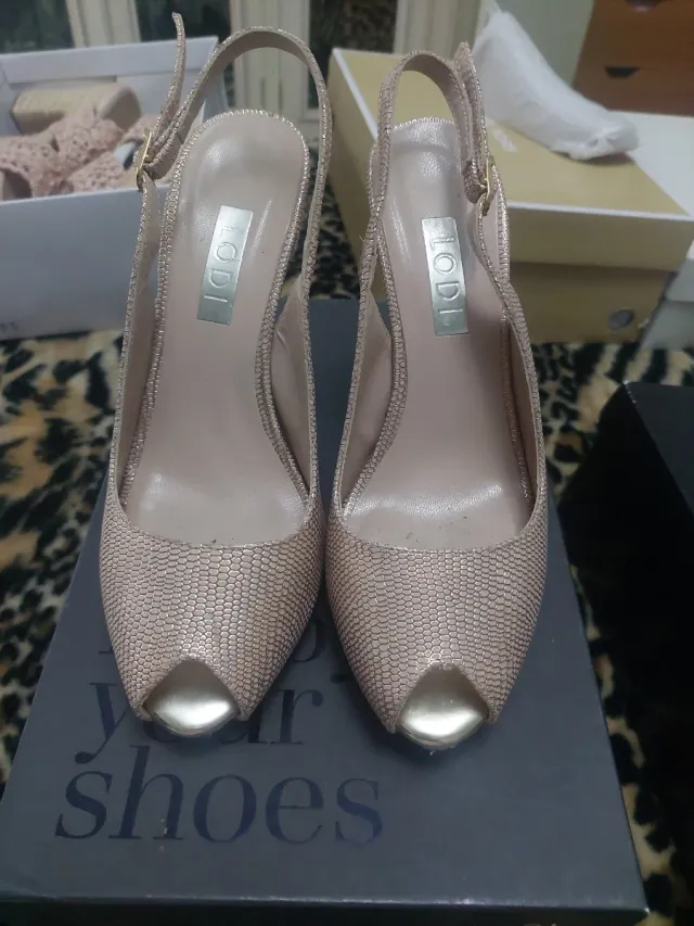 Zapatos de salón beige