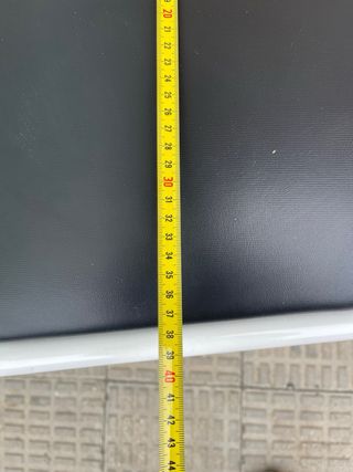 Mesa de cocina con 2 sillas y taburete