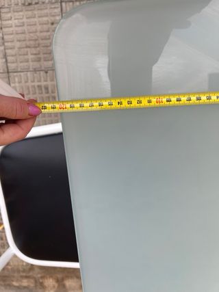 Mesa de cocina con 2 sillas y taburete