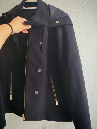 Abrigo negro Zara