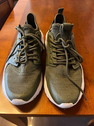 Zapatillas deportivas verde y blanco