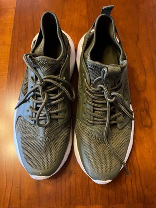 Zapatillas deportivas verde y blanco