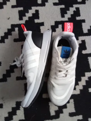 Adidas Zapatillas Blancas y Negras