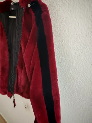 Abrigo pelo rojo talla S