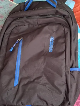 Mochila American Tourister Negra y Azul