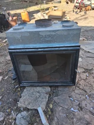 Chimenea metálica con cristal
