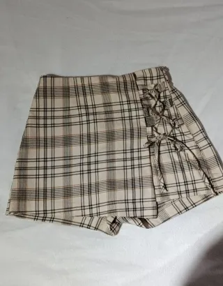 Falda pantalón cuadros con cordones