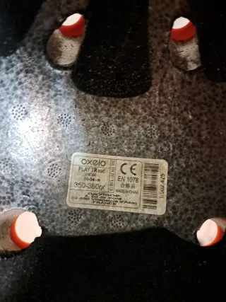 Patines niño Oxelo con protecciones y casco.