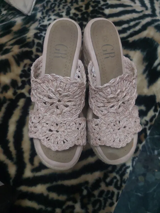 Sandalias de cuña verano beige y rosa