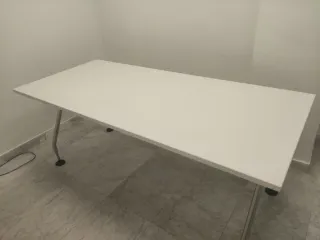 Mesa blanca despacho escritorio VITRA. Ref M73