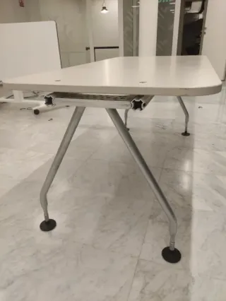 Mesa blanca despacho escritorio VITRA. Ref M74