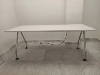 Mesa blanca despacho escritorio VITRA. Ref M74