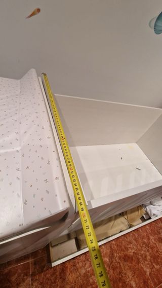 Cuna y cambiador bebé