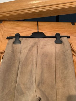 Pantalón Zara efecto ante beige