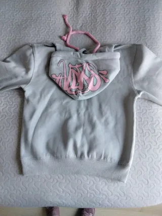 Chándal chico gris con detalles rosa