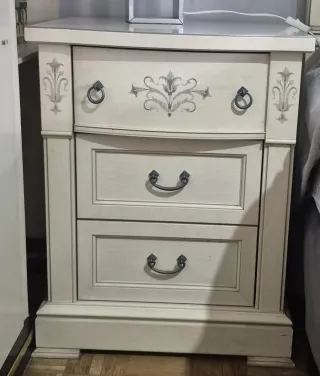 Conjunto Cómoda , cabecero y mesillas.