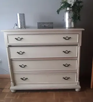 Conjunto Cómoda , cabecero y mesillas.