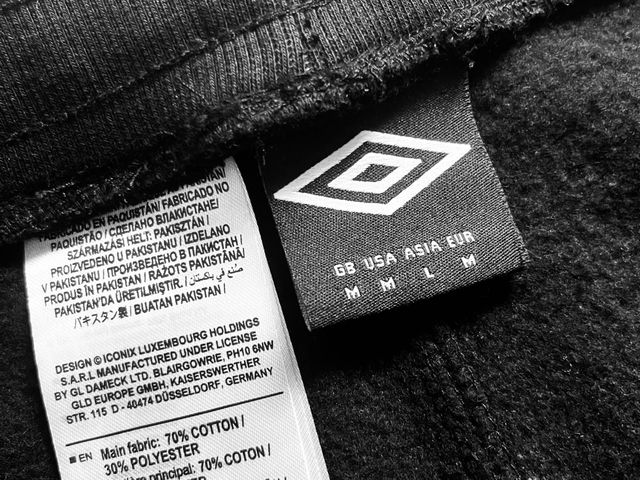 Shorts deportivos Umbro negros Talla M nuevos