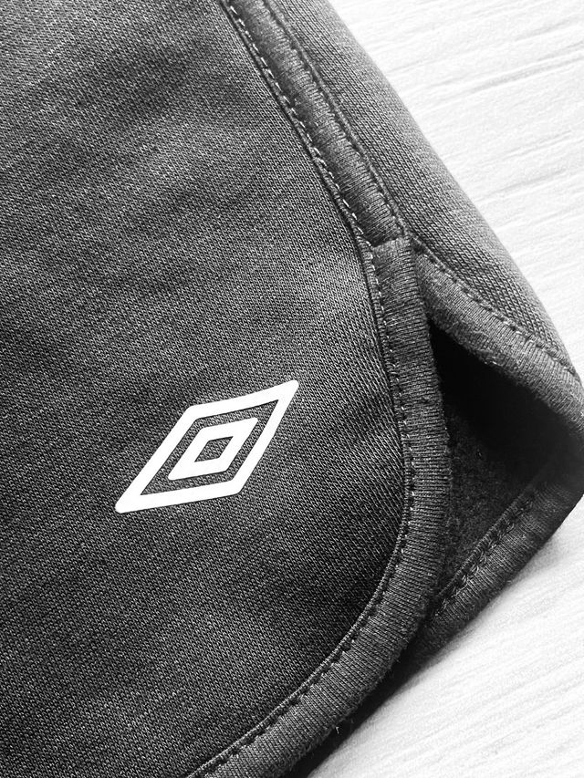 Shorts deportivos Umbro negros Talla M nuevos