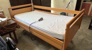 Cama articulada eléctrica con barandilla – 90x200