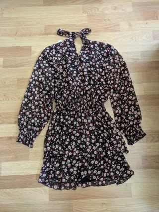 Vestido Negro Flores Rosa Zara