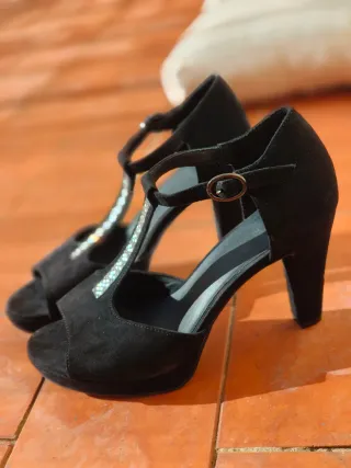 Zapatos de tacón negros con plataforma