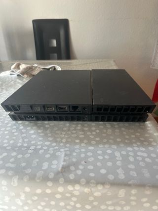 PS4 500mb+ 1TB + 2 Mandos + Cargador
