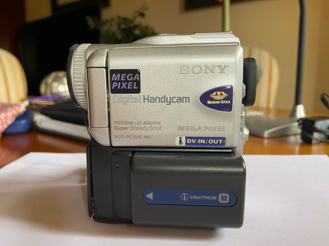 Sony Handycam DCR-PC101E PAL. con accesorios