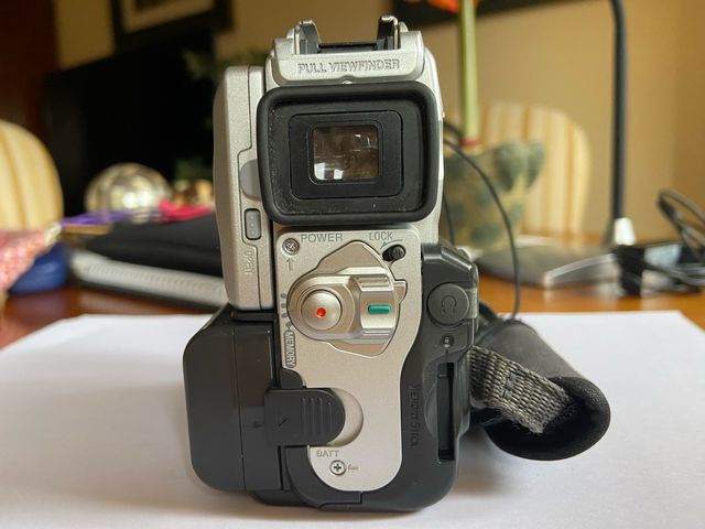 Sony Handycam DCR-PC101E PAL. con accesorios