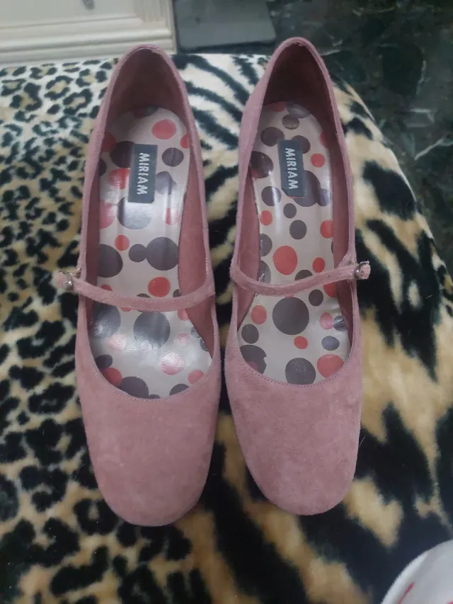 Zapato de salón rosa