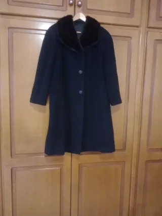 Abrigo negro mujer con cuello de pelo