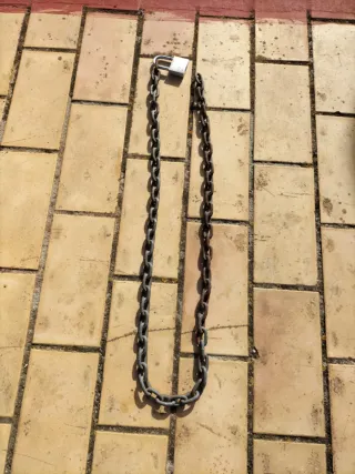 Cadena con candado de 160cm.