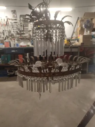 Lámpara antigua de cristal y metal dorado