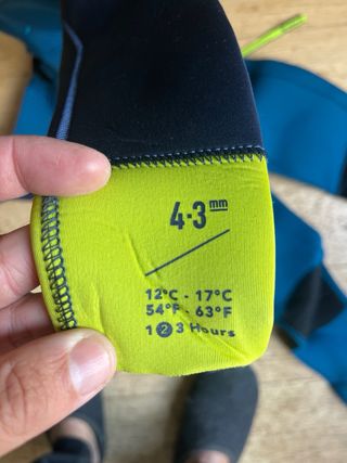 Traje neopreno niños sin usar