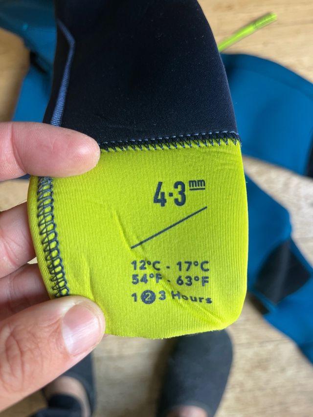 Traje neopreno niños sin usar