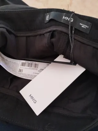 Pantalón negro Mango