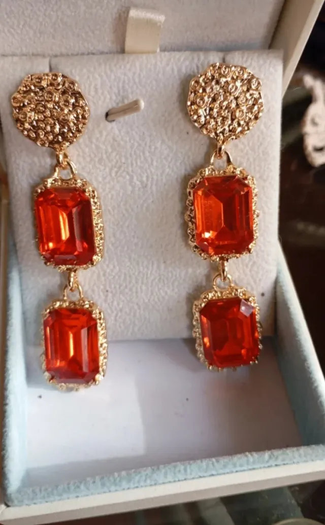 Orecchini pendenti con perno oro arancio