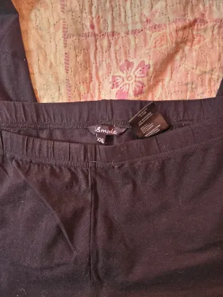 Leggings negros con pierna transparente