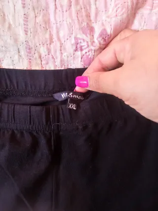 Leggings negros con pierna transparente