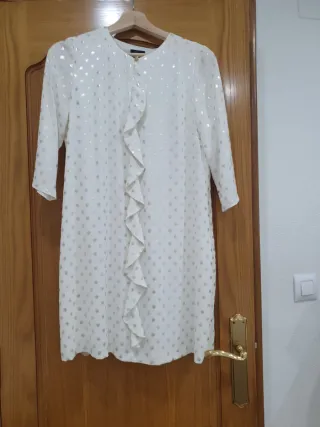 Vestido blanco con estampado dorado