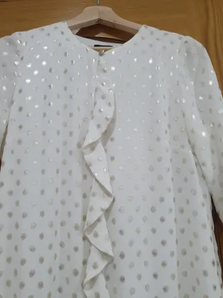 Vestido blanco con estampado dorado