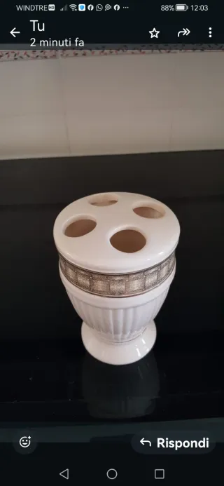 portafiori porcellana bianco oro con portasteli