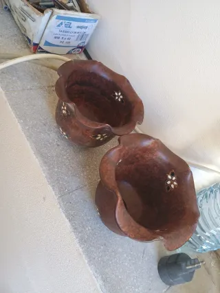 Coppe in terracotta decorate