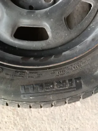 Rueda con llanta 185-60-14 PIRELLI