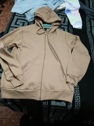 Chaqueta beige con capucha talla S unisex