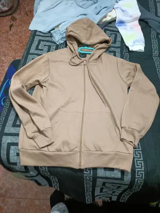 Chaqueta beige con capucha talla S unisex